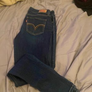 Woman’s Levi jeans dark wash